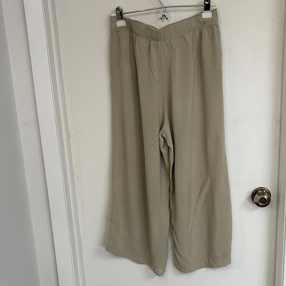 Chic Light Sage Wide-Leg Trousers - Picture 5 of 7